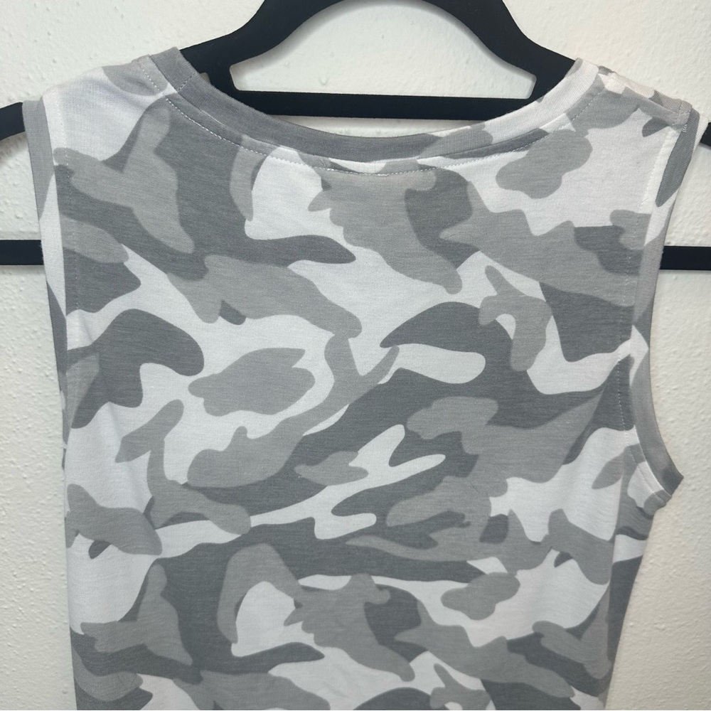 Cable & Gauge White & Gray Camo Blouse Size Small - Picture 5 of 10